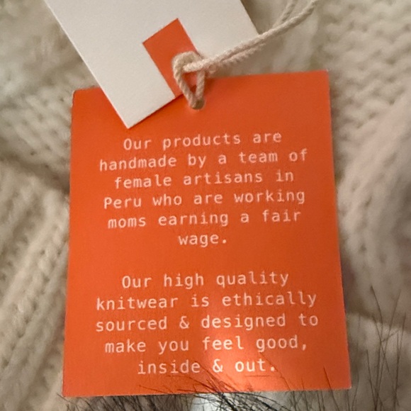 Shxt That I Knit Hat with 2 interchangeable Pom Poms 70 percent baby alpaca - Picture 6 of 12